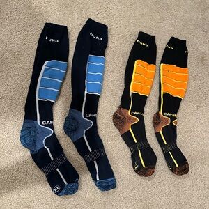 2 pairs of knee length ski socks